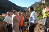 El alcalde y el consejero de Cooperación supervisan las obras de saneamiento y proyectan nuevas para el próximo año