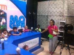 Los niños de la Escuela de Verano visitan RTV Mogán