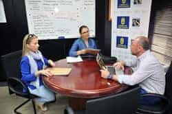 El Cabildo respalda el trabajo de los Servicios Sociales de Mogán para promover la autonomía de las personas potencialmente dependientes