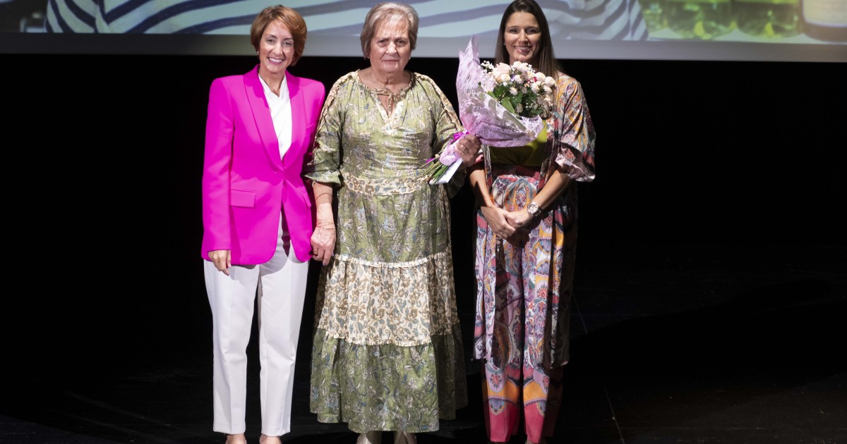 Mogán reconoce a Josefa Saavedra, empresaria en activo más longeva del municipio