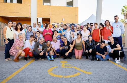 Más de medio centenar de personas reivindican en Arguineguín un trato igualitario por el Día Internacional de la Discapacidad