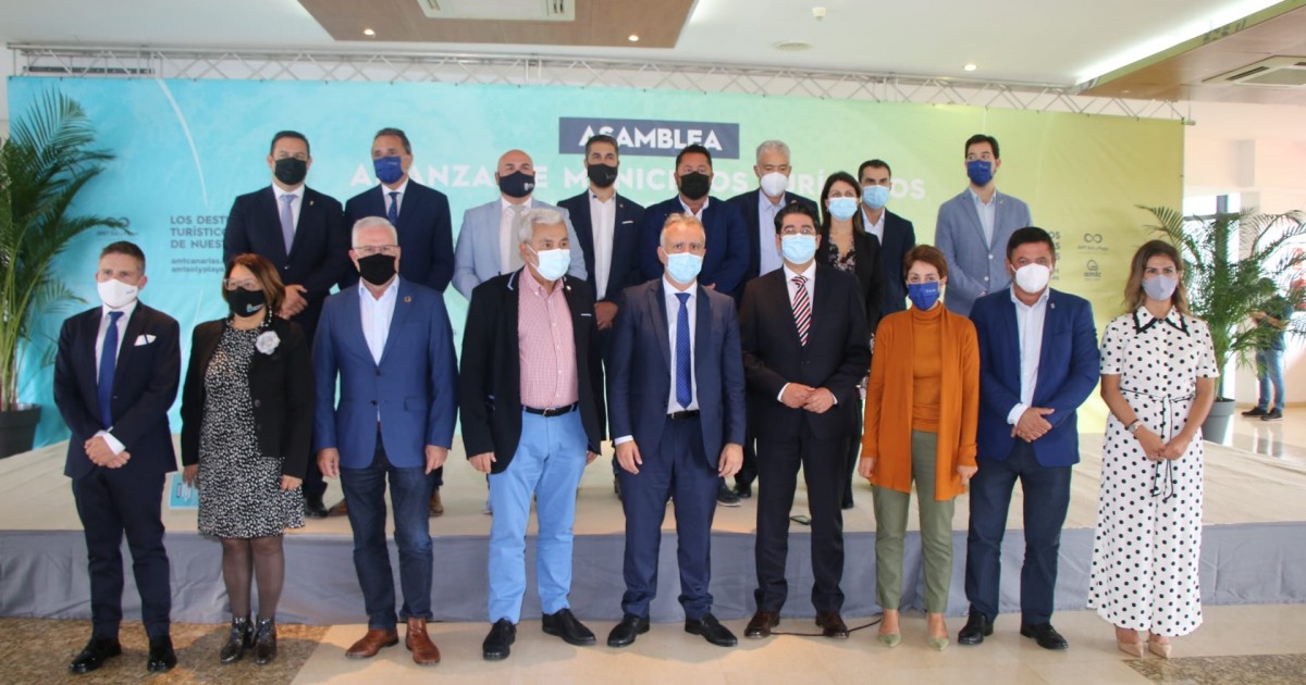 Onalia Bueno participa en el I Encuentro entre la Asociación de Municipios Turísticos de Canarias y la Alianza de Municipios Turísticos de España