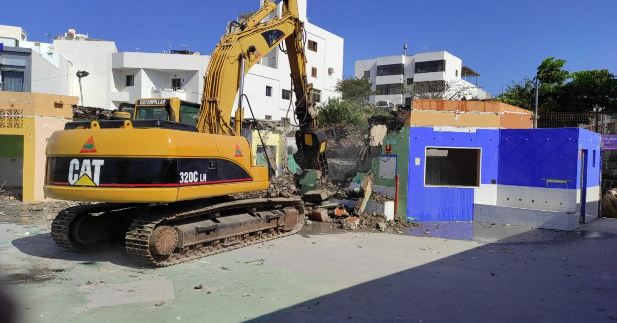 En marcha la demolición de la antigua escuela infantil de Arguineguín