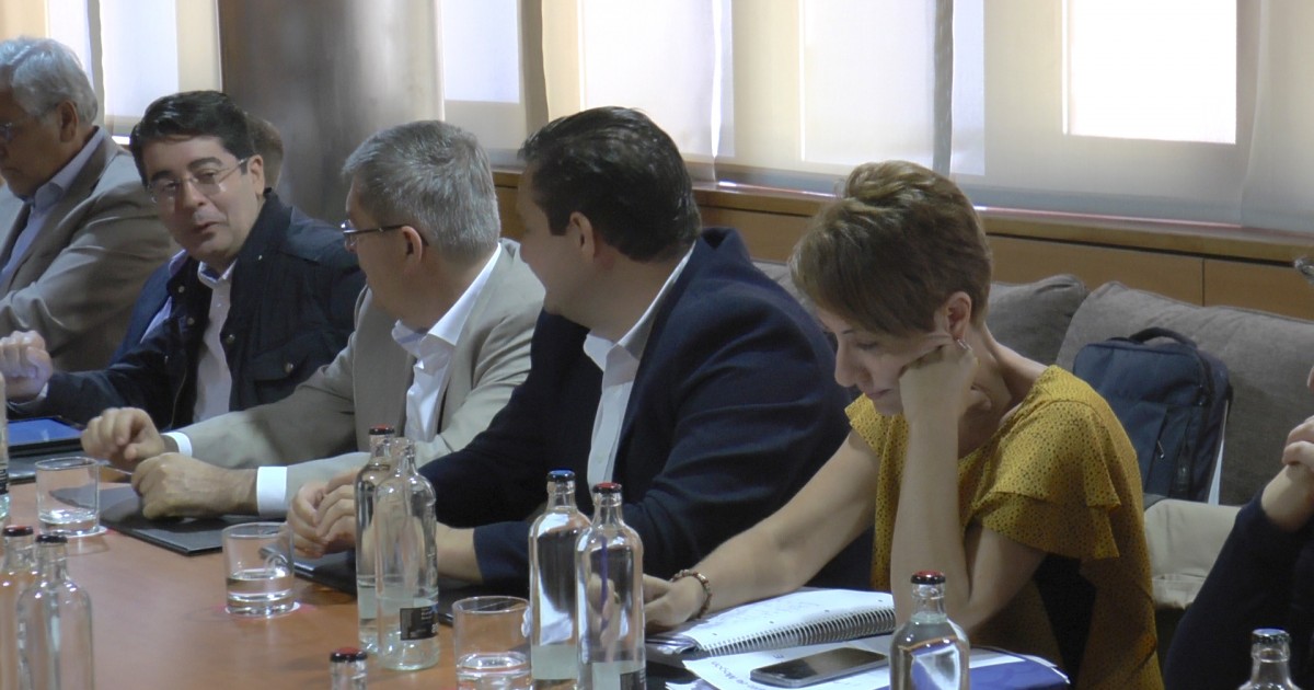 La Comisión de Turismo de la Cámara de Comercio comparte ideas con la Asociación de Municipios Turísticos de Canarias