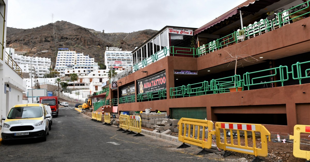 El Ayuntamiento de Mogán invierte 140.000 euros en mejorar la accesibilidad urbana en el Centro Comercial Puerto Rico