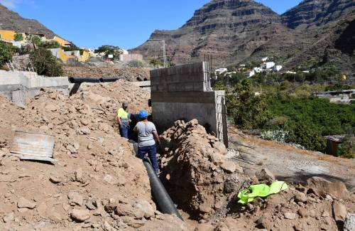 Conexión a la red de saneamiento de  viviendas de los barrios moganeros Los Peñones y Las Casillas