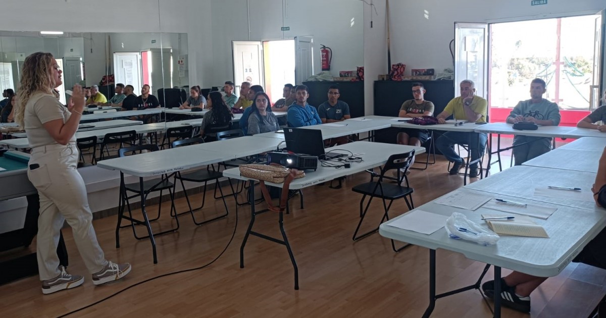 Mogán trabaja en la prevención de adicciones con los clubes deportivos