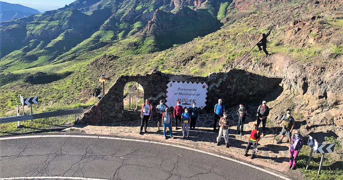 Senderistas descubren la macrorruta moganera de ECO-TUR 'Tamaranae: entre Riscos y Barrancos'
