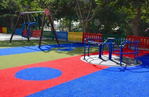 Los parques infantiles de Mogán  cuentan con juegos adaptados para personas con movilidad reducida