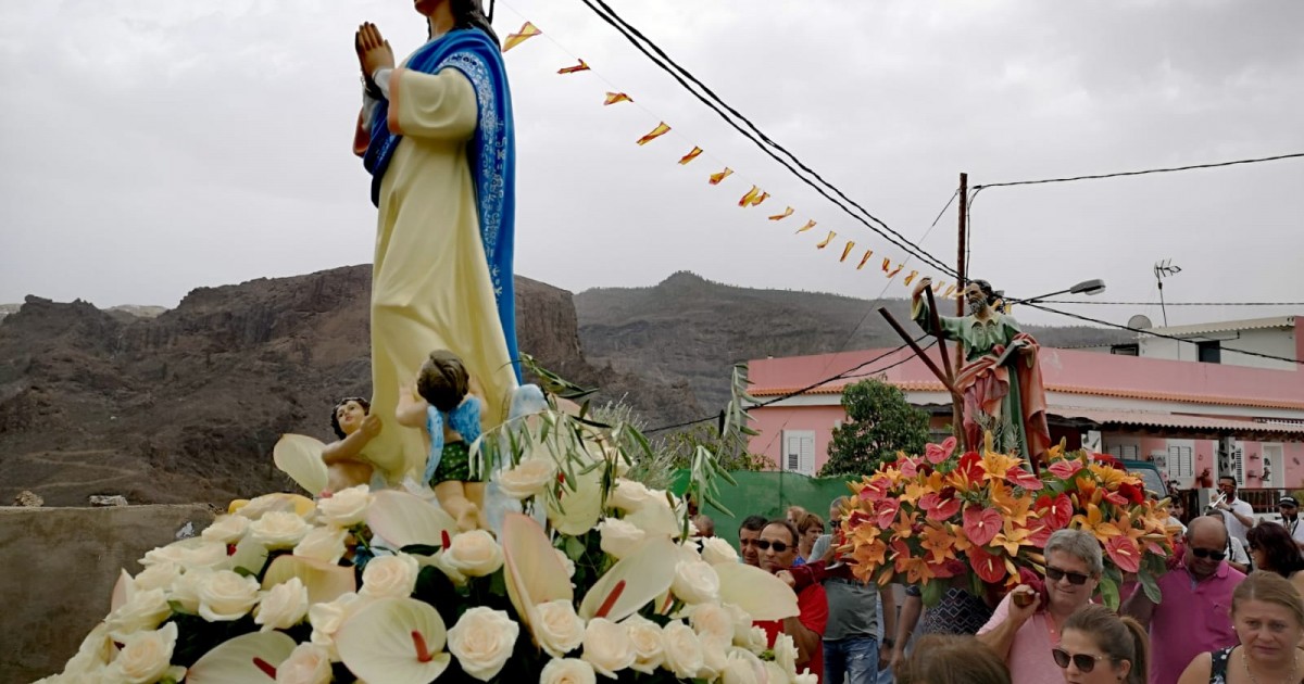 La procesión llena de fervor las calles de Barranquillo Andres y Soria, que cierra las fiestas del interior de Mogán