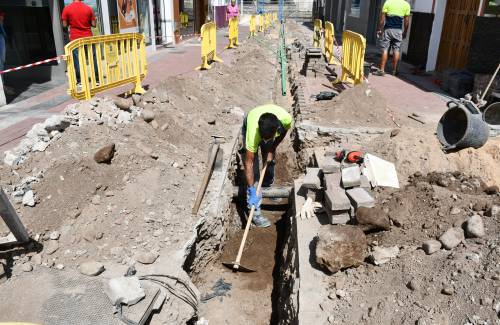 El Ayuntamiento aprovecha el parón de la actividad turística para renovar la red de abastecimiento de agua en Playa de Mogán