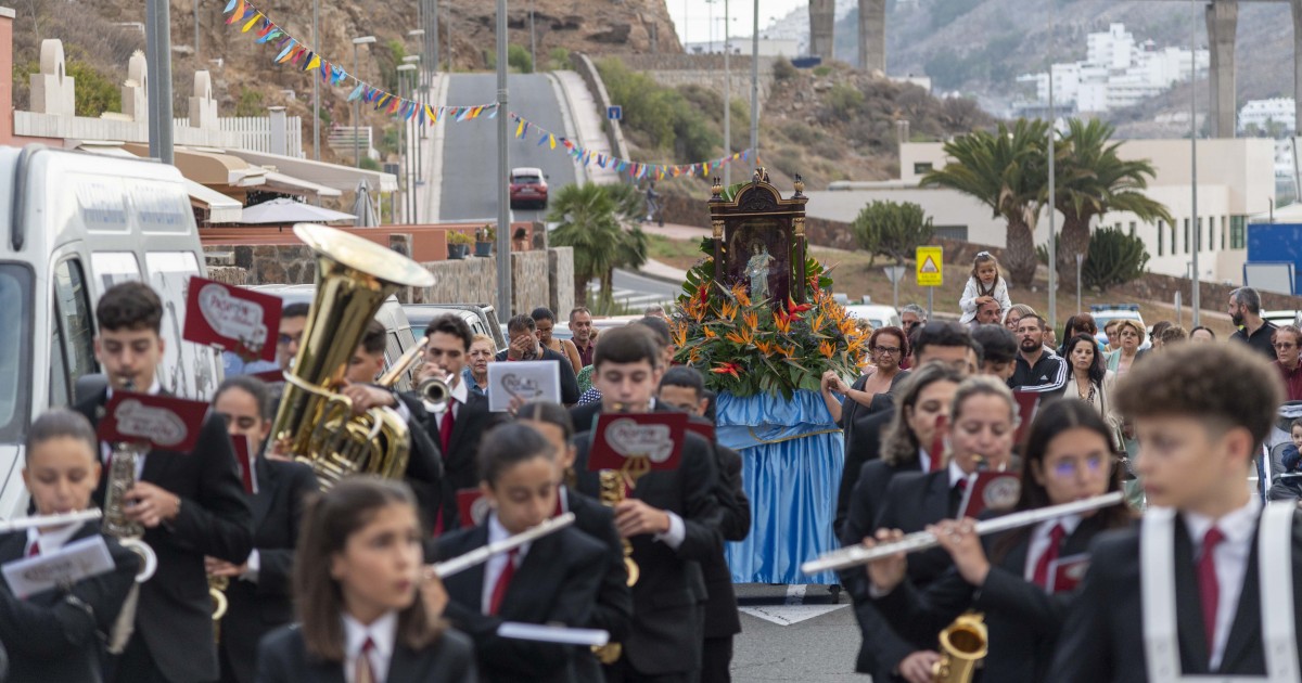 Los vecinos y vecinas de  Motor Grande acompañan a  María Auxiliadora en su día grande