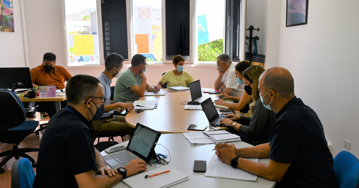 El Gobierno de Canarias avanza a los municipios turísticos la flexibilización del decreto que regula la seguridad en las playas