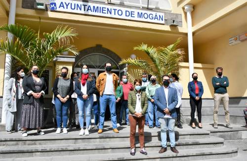 Mogán guarda cinco minutos de  silencio en solidaridad con Ucrania
