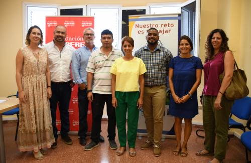 Onalia Bueno recibe a los usuarios de 'Juntos somos capaces' que realizarán prácticas formativas en el Ayuntamiento de Mogán