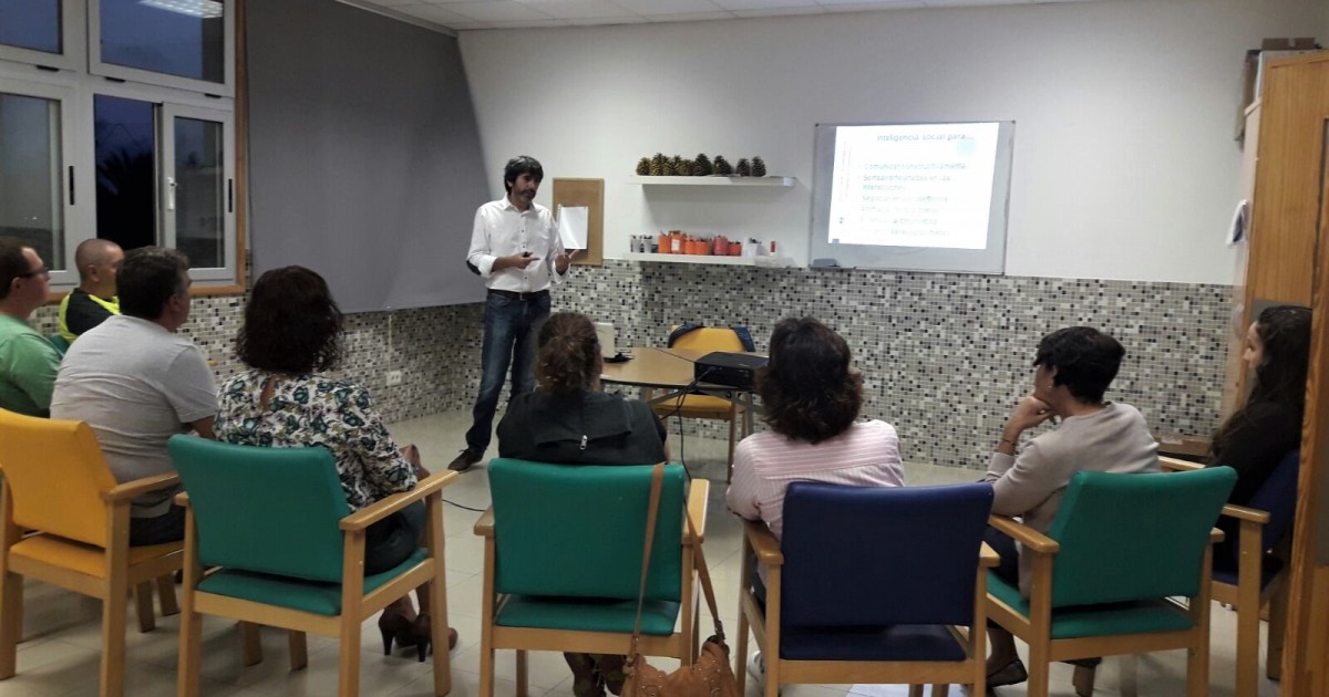 Mogán potencia la participación de sus ciudadanos a través de talleres formativos de inteligencia social