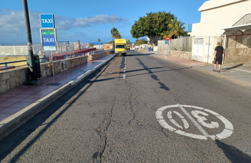 El Ayuntamiento asfaltará la calle Timanfaya y mejorará su parada de taxi