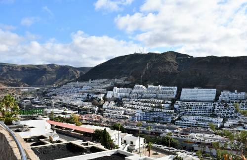 Onalia Bueno insta a los órganos de Intervención del Ministerio de Migraciones y del Gobierno de Canarias a respetar el uso turístico que contempla la ley para los hoteles
