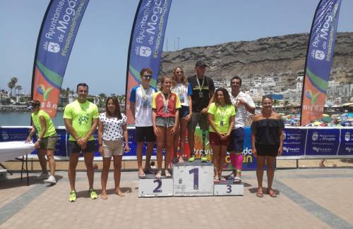 Carmelo Santana y Judit Padrón, ganadores de la XII Travesía a Nado a Playa de Mogán