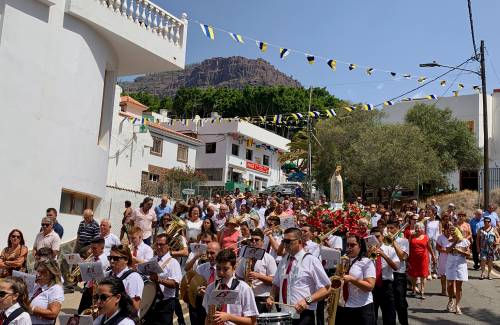 Emotiva procesión de la Virgen  de Fátima de Veneguera