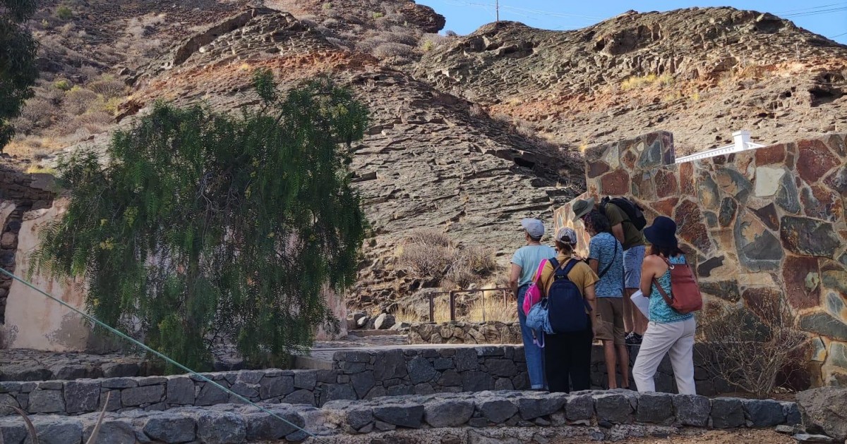 Alumnado moganero se acerca al patrimonio arqueológico de La Cañada de Los Gatos