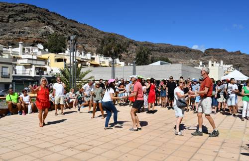 Mercado de antigüedades, vehículos clásicos y conciertos en la segunda jornada de Puerto Música