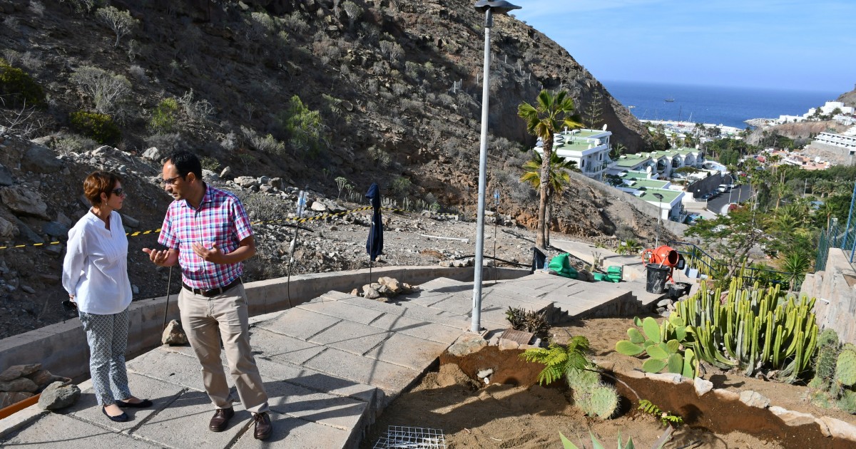 El Ayuntamiento de Mogán invierte unos 200.000 euros en rehabilitar dos escaleras en el barranco de Agua La Perra