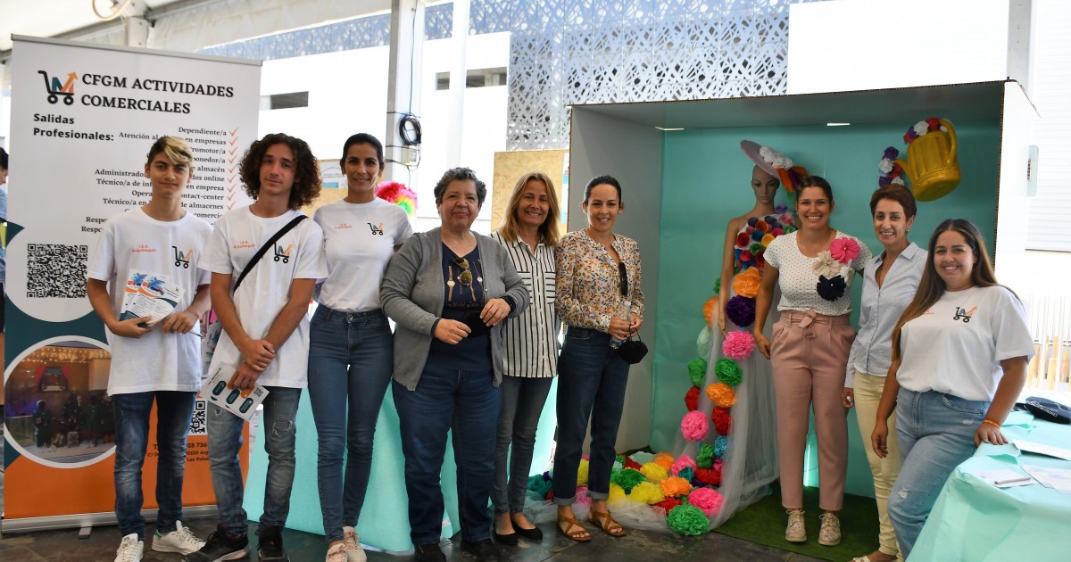 Orientación y exhibición de la oferta formativa en la VI Muestra de Profesiones y Vocaciones de Mogán