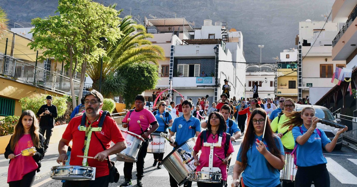 Batucada, títeres y talleres en el Encuentro de Familias de Mogán