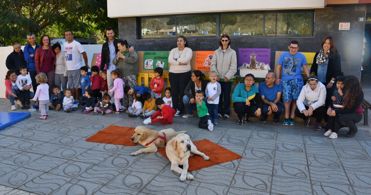 El Ayuntamiento de Mogán enseña a los más pequeños del municipio a cuidar a las mascotas y el entorno