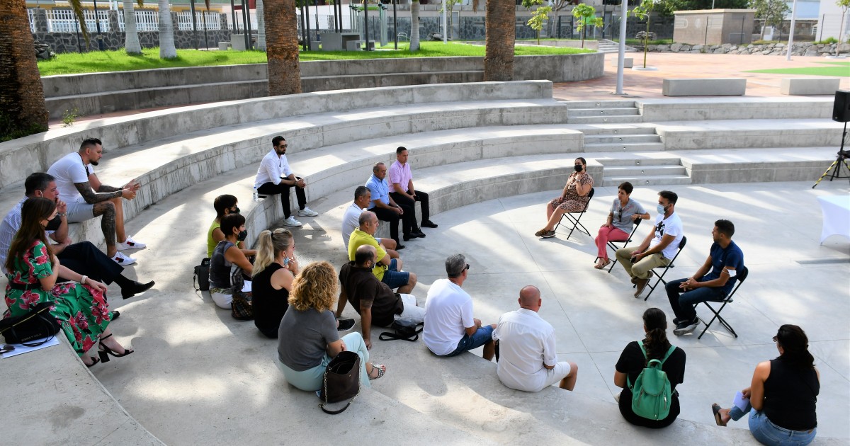 El Ayuntamiento desea consensuar con los empresarios el horario de carga y descarga en Playa de Mogán