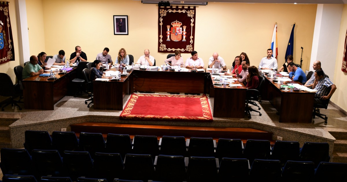 El Ayuntamiento cede una parcela a los marineros de Playa de Mogán para el almacenamiento de sus artes de pesca