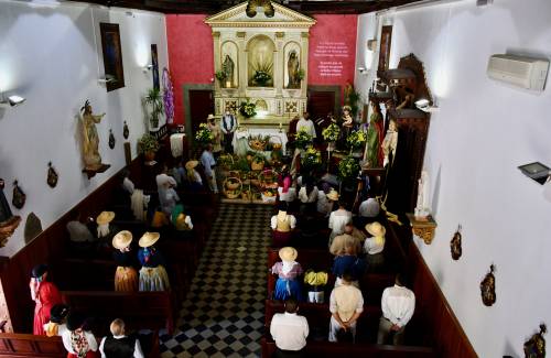 San Antonio recibe las ofrendas  y plegarias del pueblo moganero