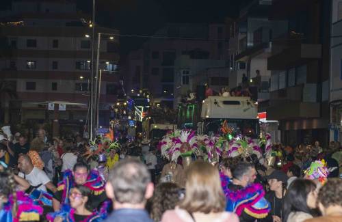 10.000 mascaritas recorren Arguineguín en la Cabalgata del Carnaval Costa Mogán 2023