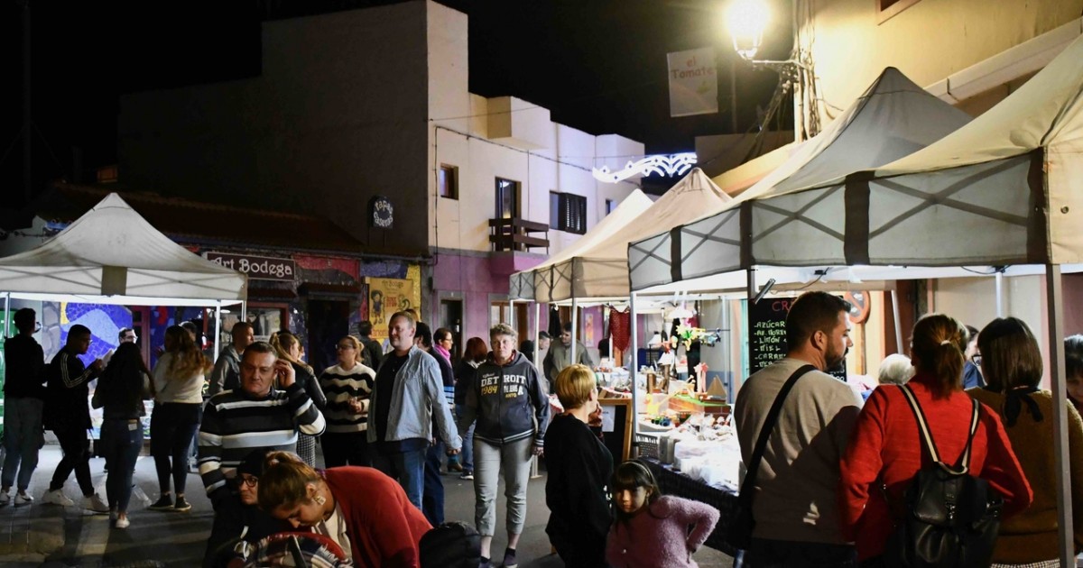 Mogán casco celebra el último viernes del año con música, feria, tapas y juegos