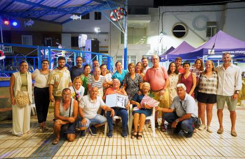 El pescado, las papas arrugadas con mojo y la tarta demerengue y bizcocho, los protagonistas de la I Feria Gastronómica de Arguineguín.