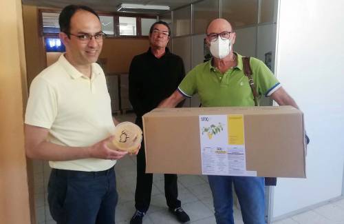 119 agricultores de Mogán reciben mosqueros subvencionados por el Ayuntamiento