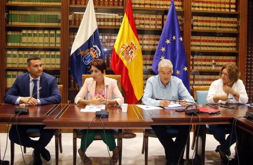 La AMTC arranca el compromiso de los grupos parlamentarios de retrasar la aplicación del decreto de playas