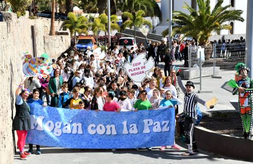 Más de 800 niños y niñas de Mogán marcharon en conmemoración por el Día de la Paz