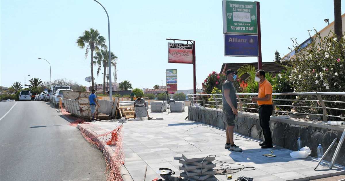 Mogán renueva el tramo inicial de acera  de la Francisco Navarro para evitar caídas