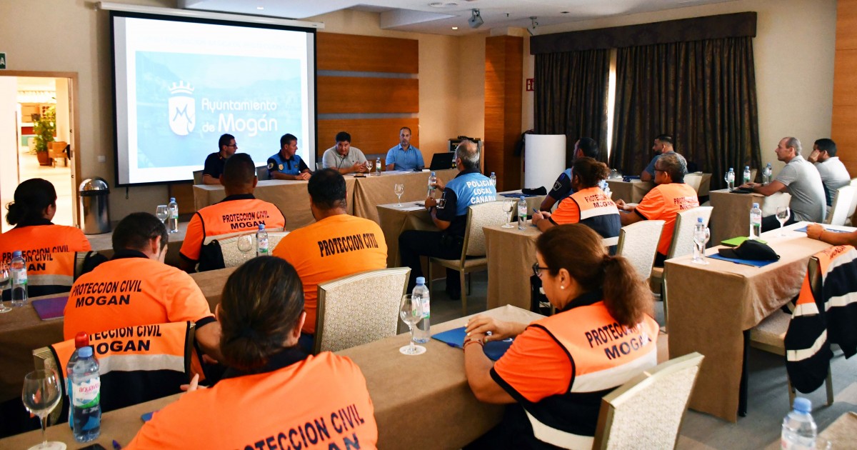 El Ayuntamiento organiza un curso de formación básica de Protección Civil para voluntarios y policías locales