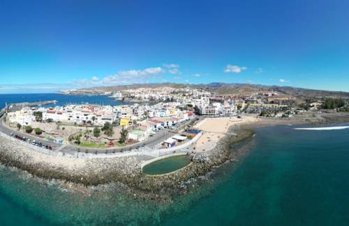 La playa de El Perchel acoge torneos de vóley playa por primera vez desde su renovación