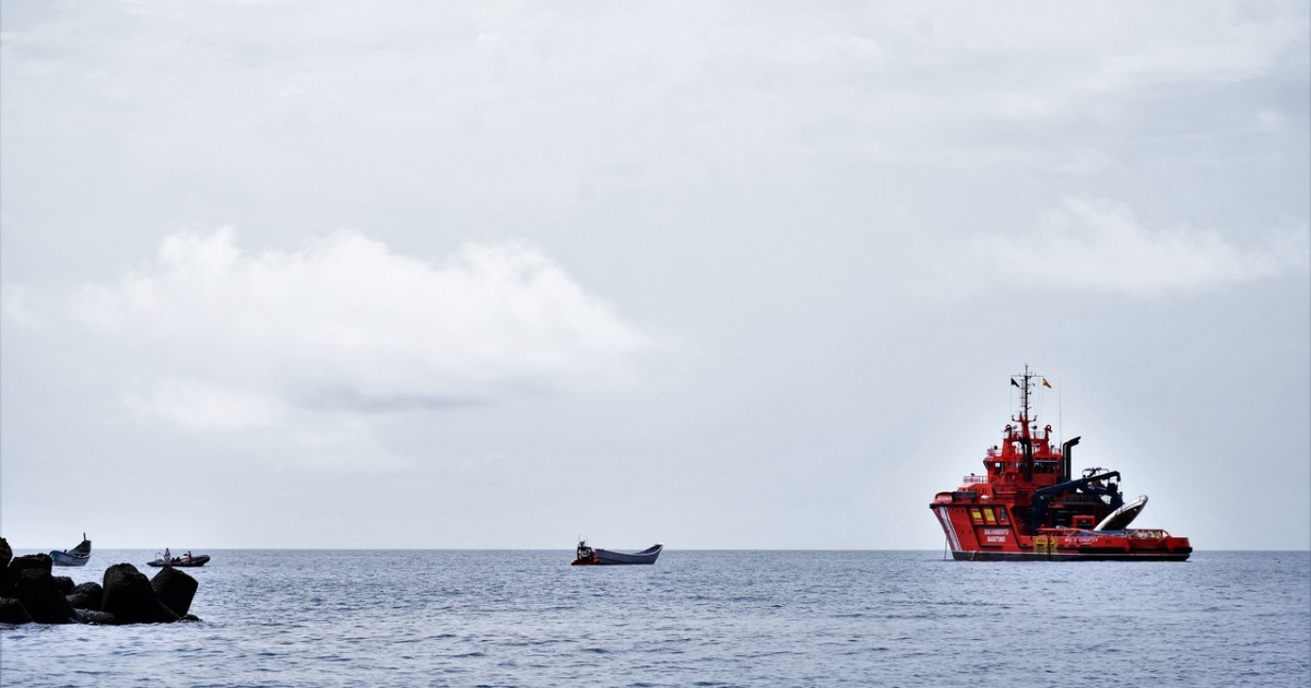 El problema del hacinamiento de pateras en Arguineguín se traslada a Arinaga