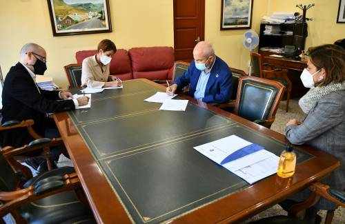 Mogán y Cocemfe suscriben un convenio para promover la integración laboral de personas con discapacidad