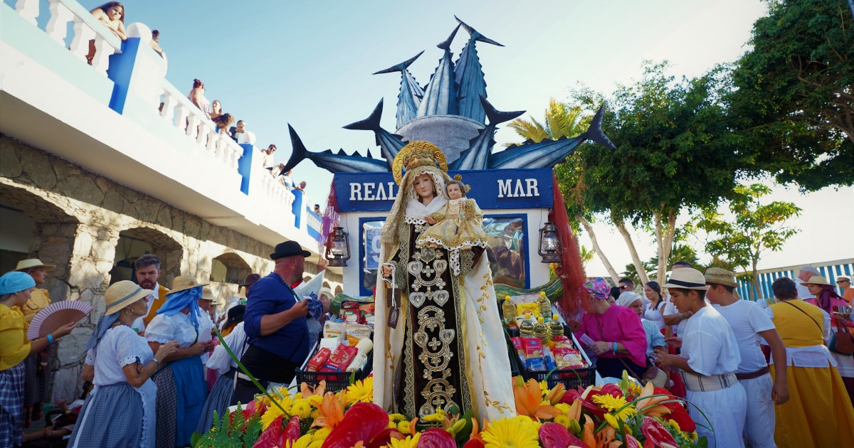 La Romería-Ofrenda a la Virgen del Carmen llena las calles de Arguineguín de tradición canaria