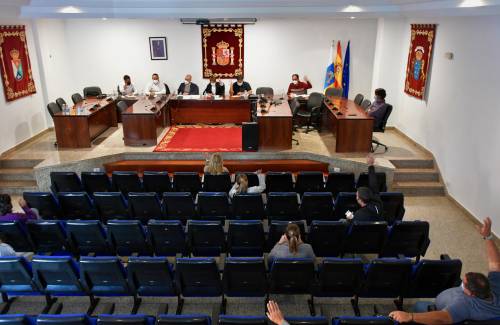 Onalia Bueno: “La única forma de salvar Mogán casco es la circunvalación”