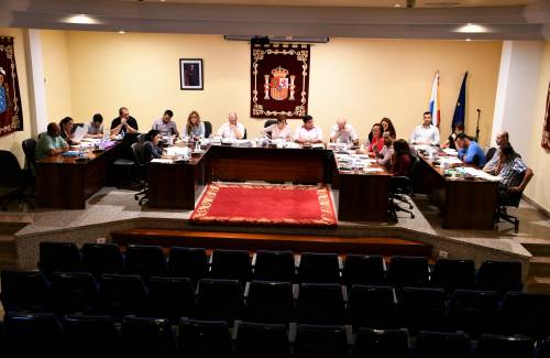 El Ayuntamiento cede una parcela a los marineros de Playa de Mogán para el almacenamiento de sus artes de pesca