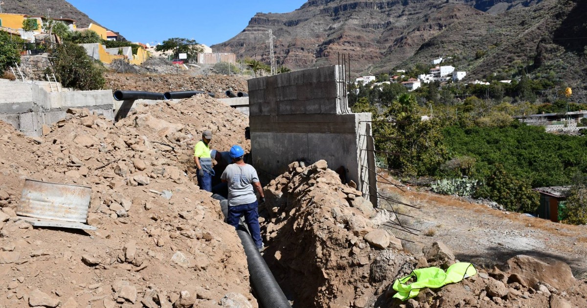 Conexión a la red de saneamiento de  viviendas de los barrios moganeros Los Peñones y Las Casillas