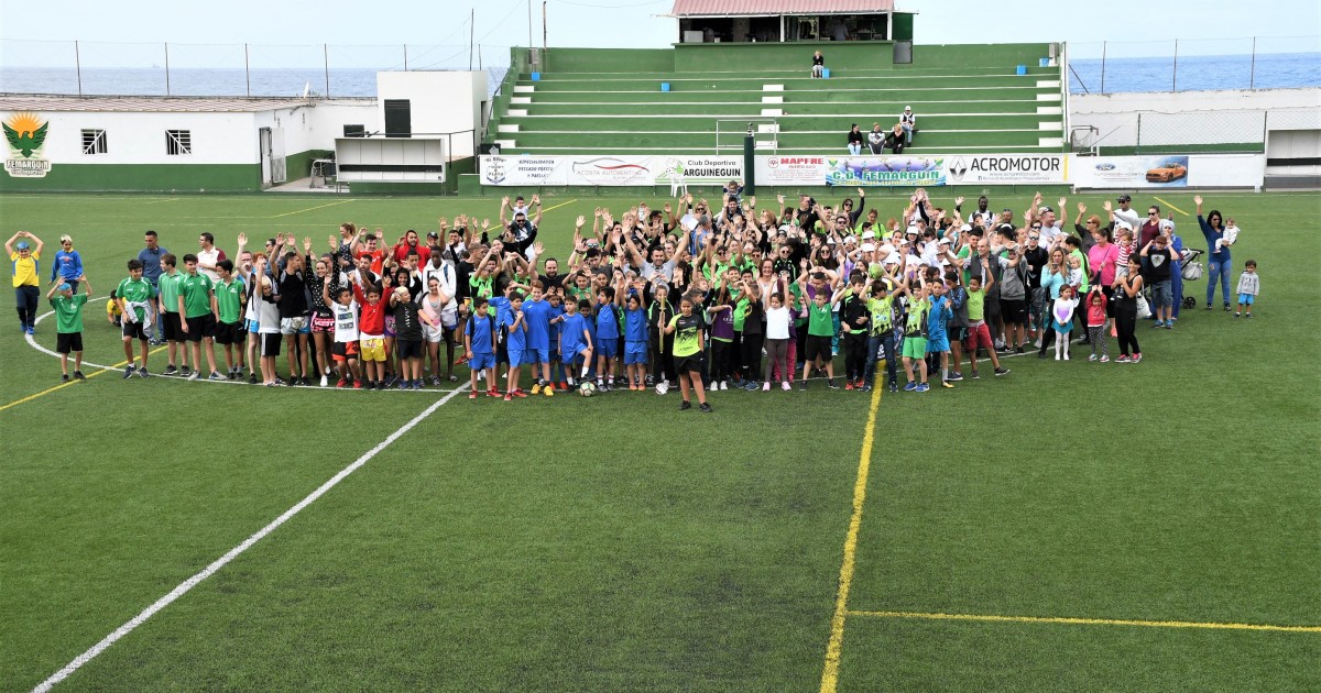 Más de 400 niños y niñas de colectivos deportivos de Mogán participaron en las III Olimpiadas por la paz