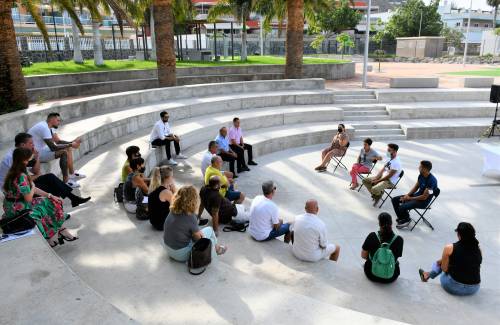 El Ayuntamiento desea consensuar con los empresarios el horario de carga y descarga en Playa de Mogán